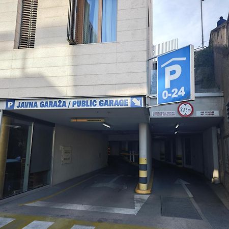 Apartment Central Old Town With Private Indoor Garage Parking Split Buitenkant foto