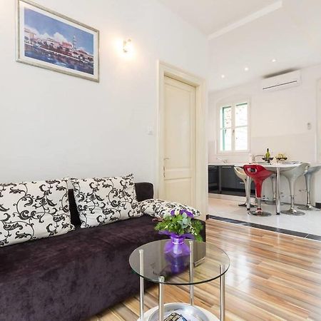 Apartment Central Old Town With Private Indoor Garage Parking Split Buitenkant foto