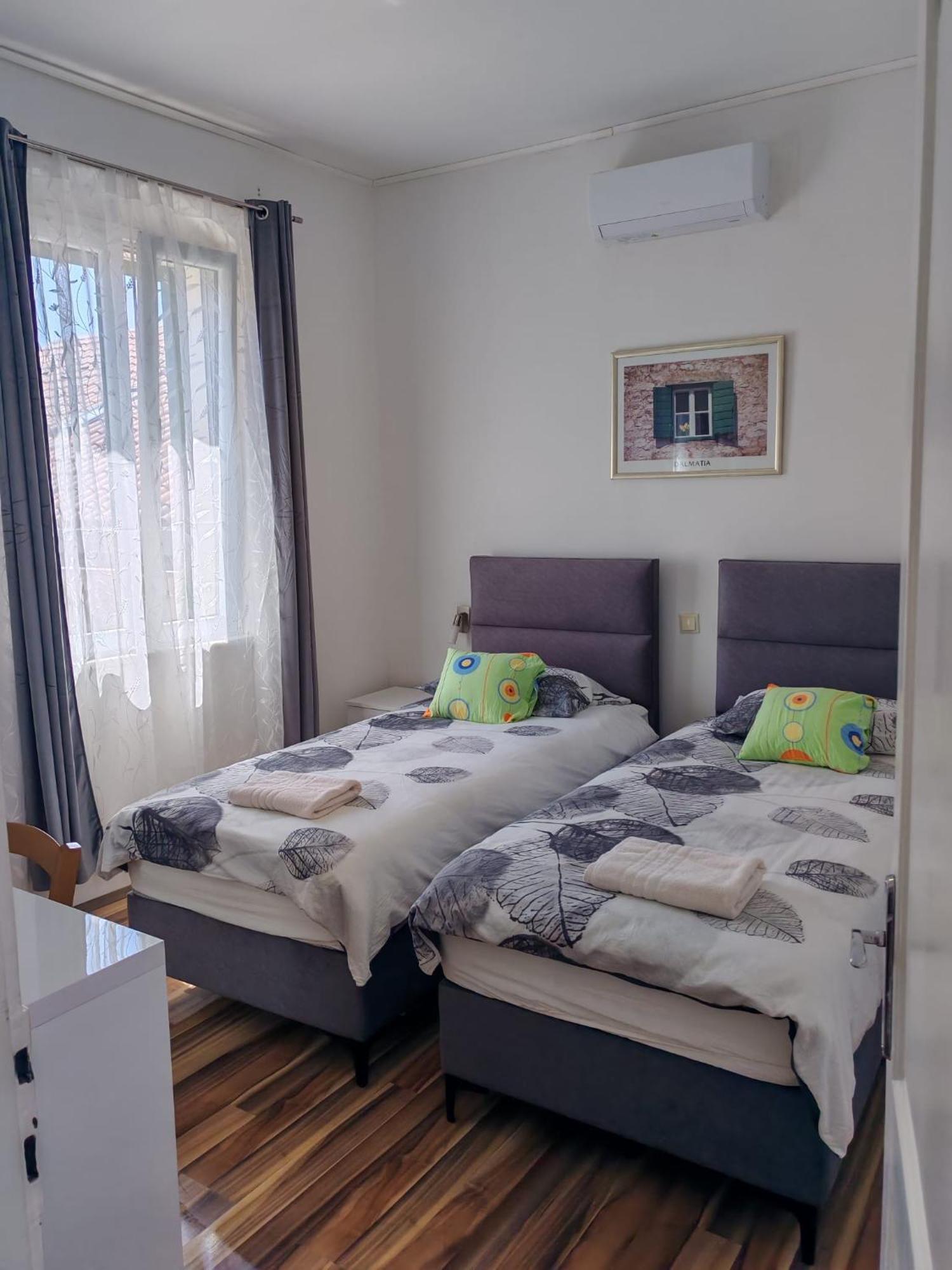 Apartment Central Old Town With Private Indoor Garage Parking Split Buitenkant foto
