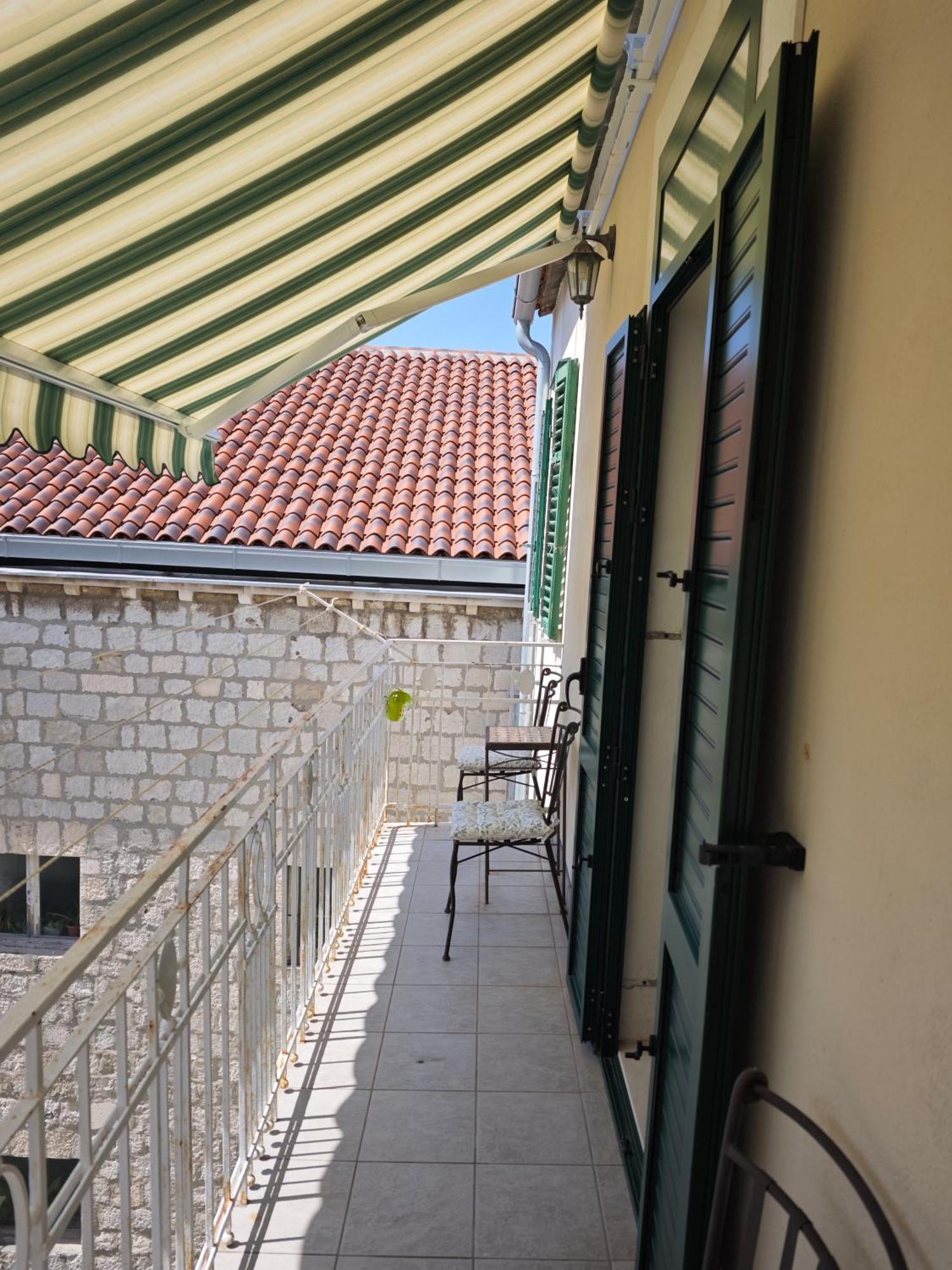 Apartment Central Old Town With Private Indoor Garage Parking Split Buitenkant foto