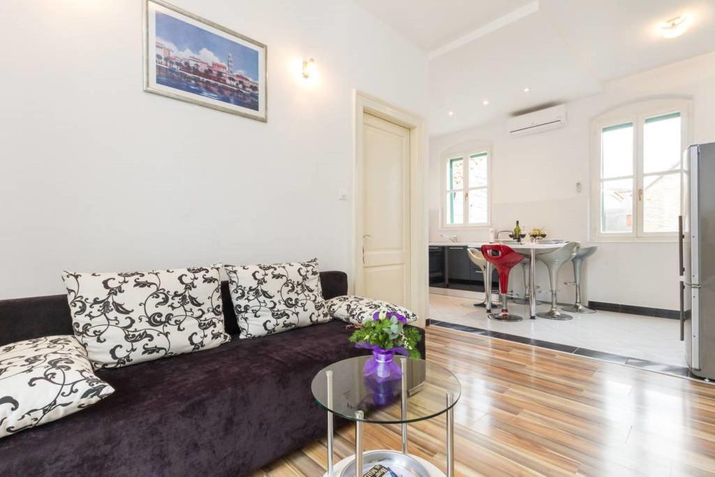 Apartment Central Old Town With Private Indoor Garage Parking Split Buitenkant foto