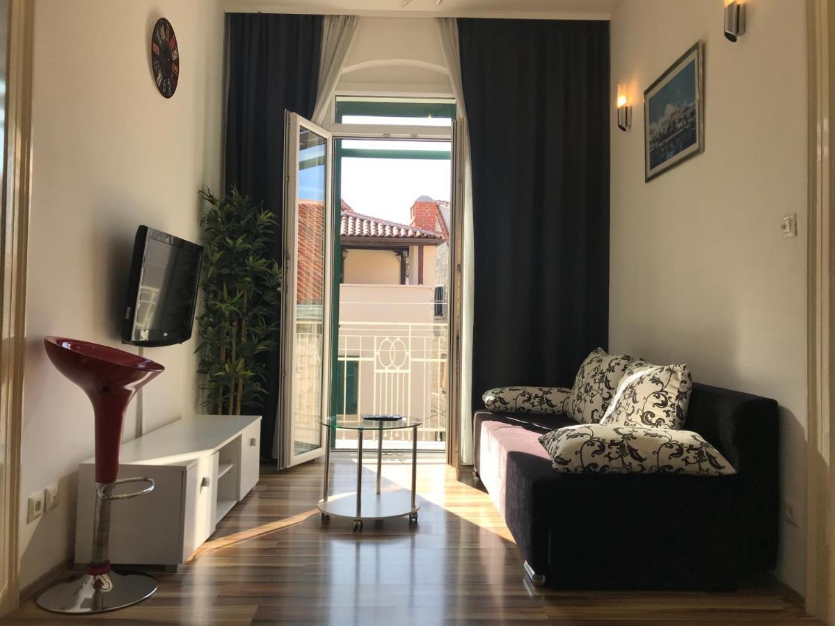Apartment Central Old Town With Private Indoor Garage Parking Split Buitenkant foto